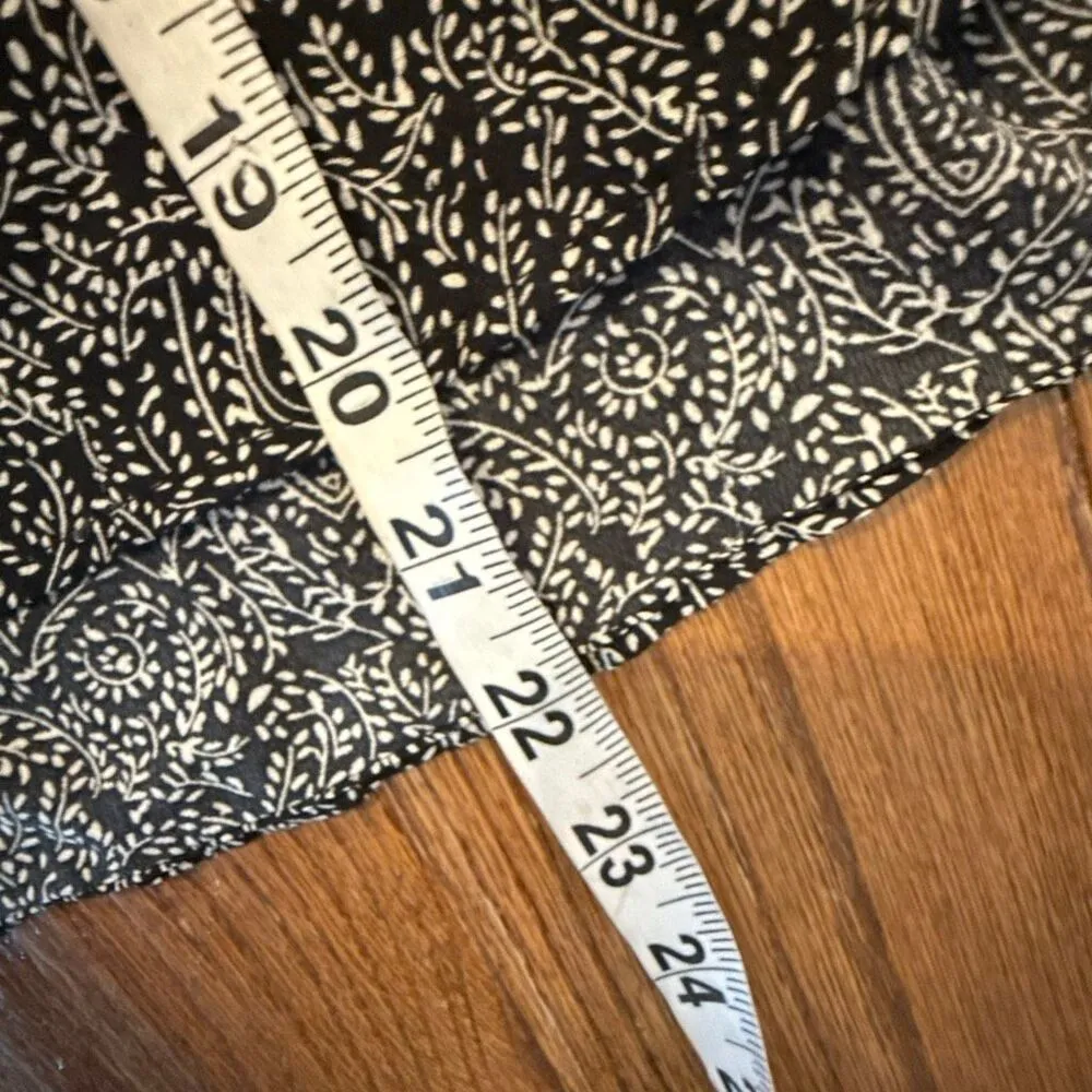Anama black and white vine floral print chiffon bell sleeve blouse M - Image 8
