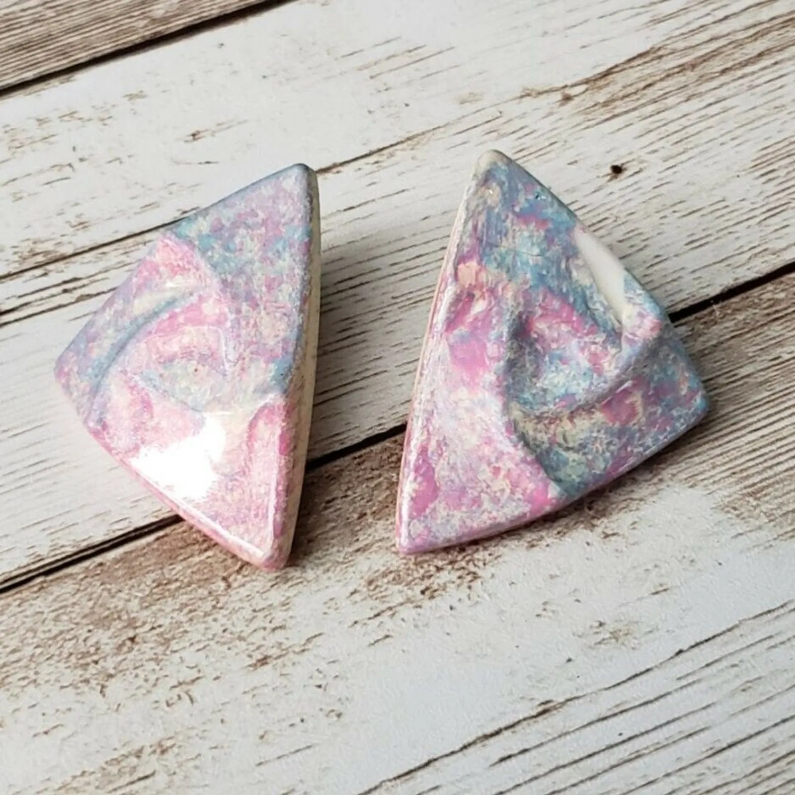 Vintage Clip On Earrings Marbled Pastel Color Triangular Shape Large - Image 2