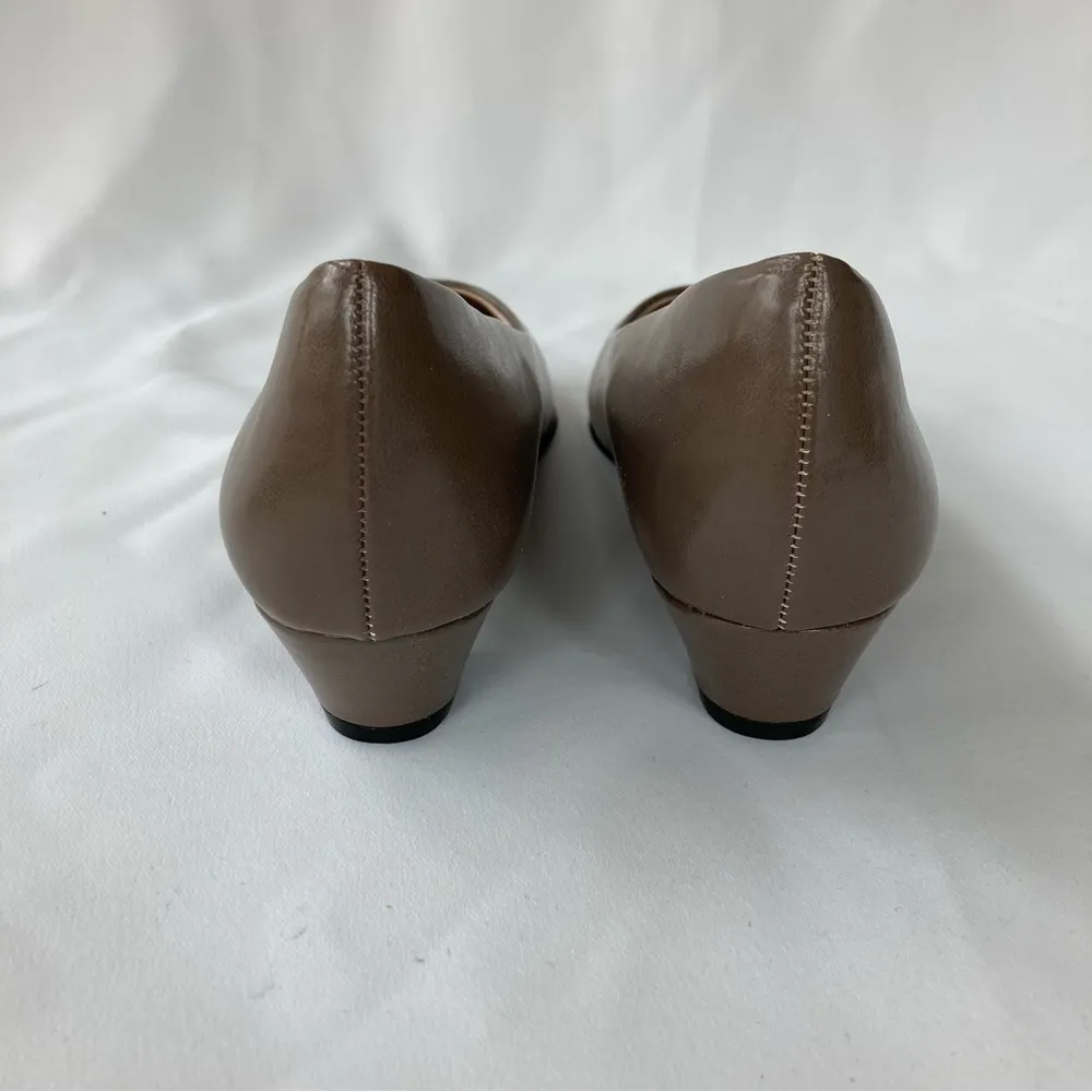 Soft Style by  Angel II Women's Dress Heels Pumps in Putty Smooth - Image 3