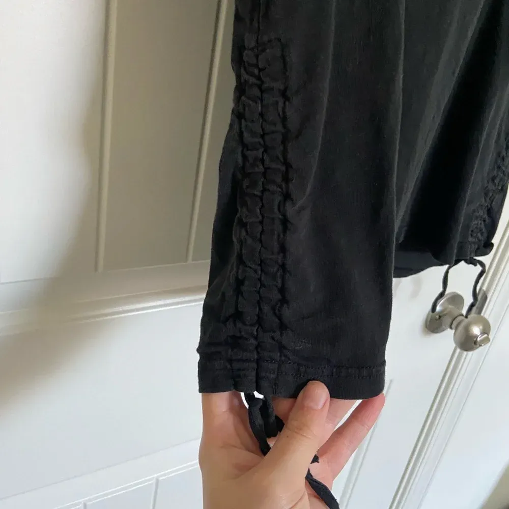 EUC |‎ Time & Tru women’s black cinched side top — large - Image 2