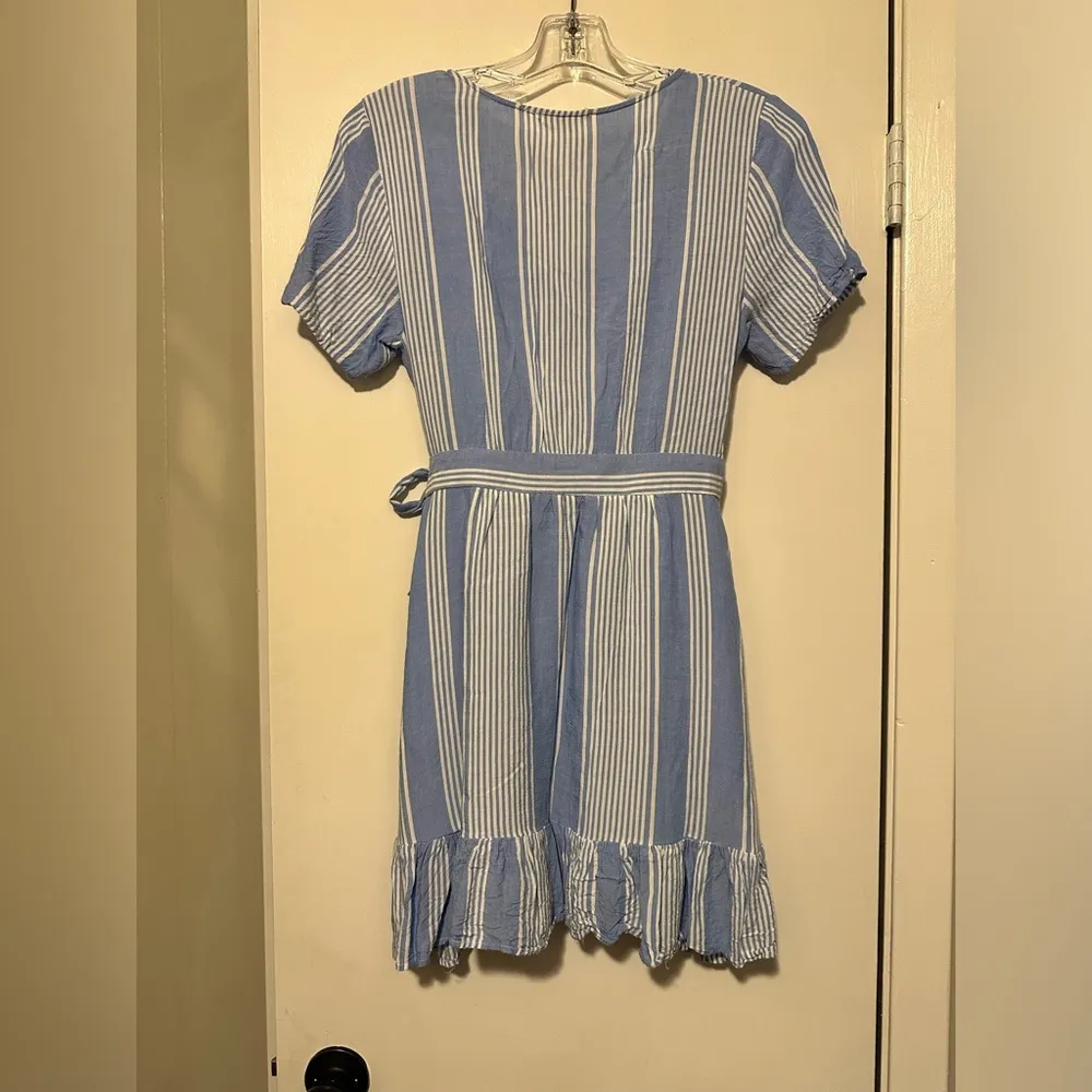 Entro blue striped wrap dress ruffle skirt size M - Image 4