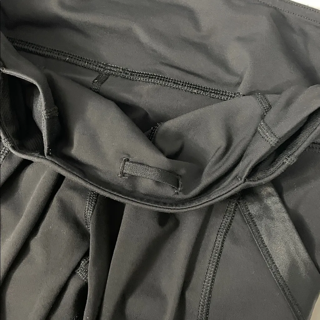 Lululemon Chase Me Crop II
Black - Image 9