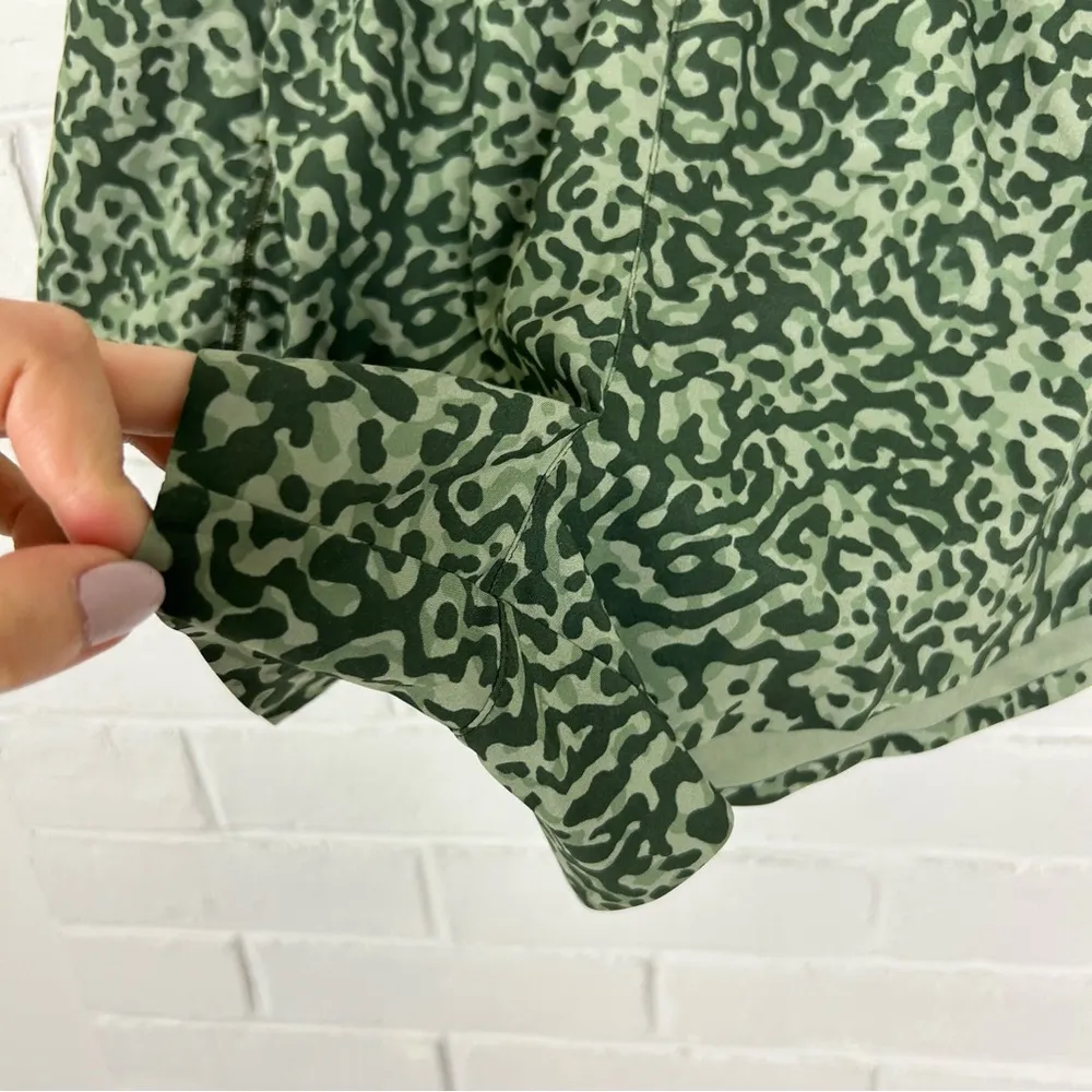 Athleta Green Printed Hustle 3” Shorts Size S - Image 9