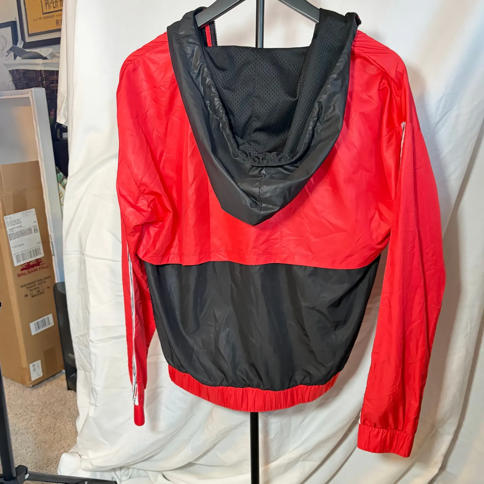 Umbro womens red black 1/4 zip windbreaker logo sleeve.  Size M.  Retro. 90s Y2K - Image 7