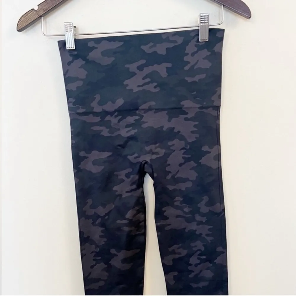 Spanx Blue Camo Seamless High Rise Leggings Size Small Ankle Fit Compression - Image 2