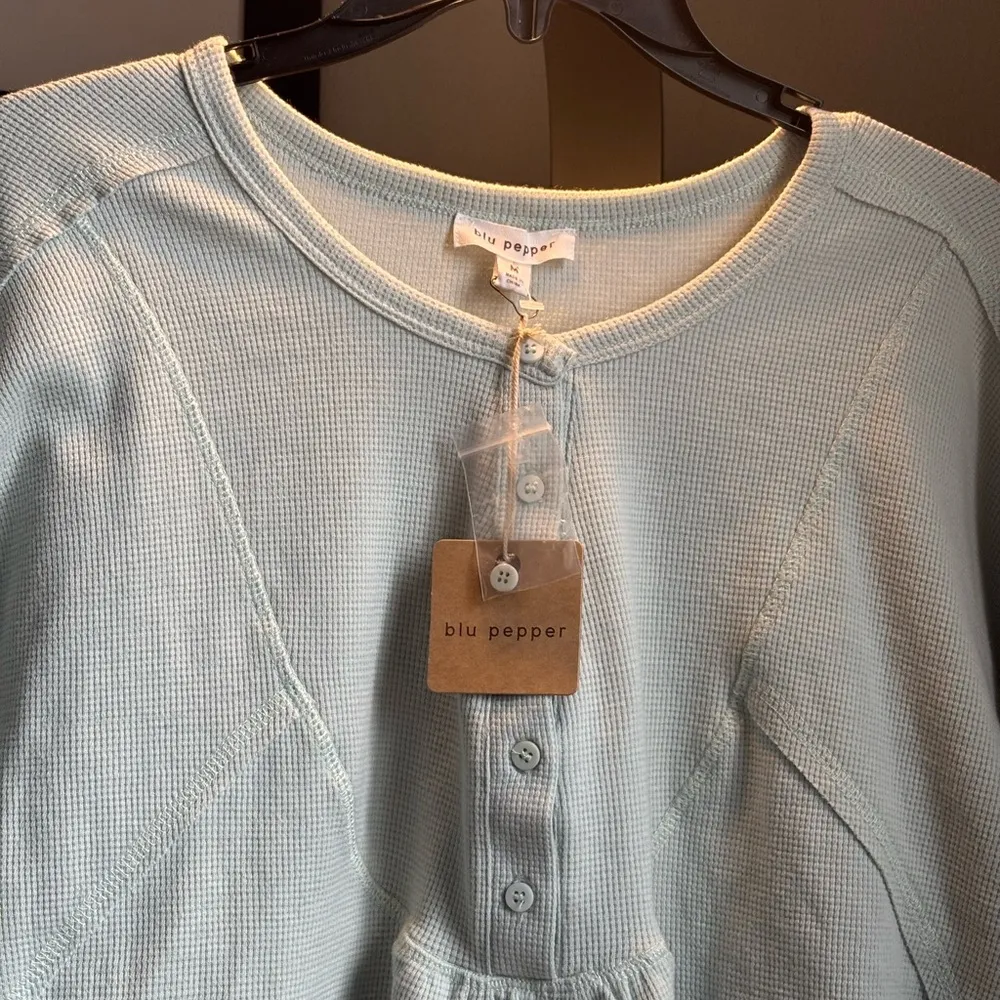 Blu Pepper NWT  Top!  gorgeous mint color! M - Image 8