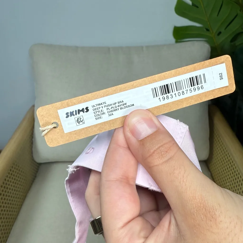 SKIMS NWT  Ultimate Deep V Push Up Plunge Bra - Image 3