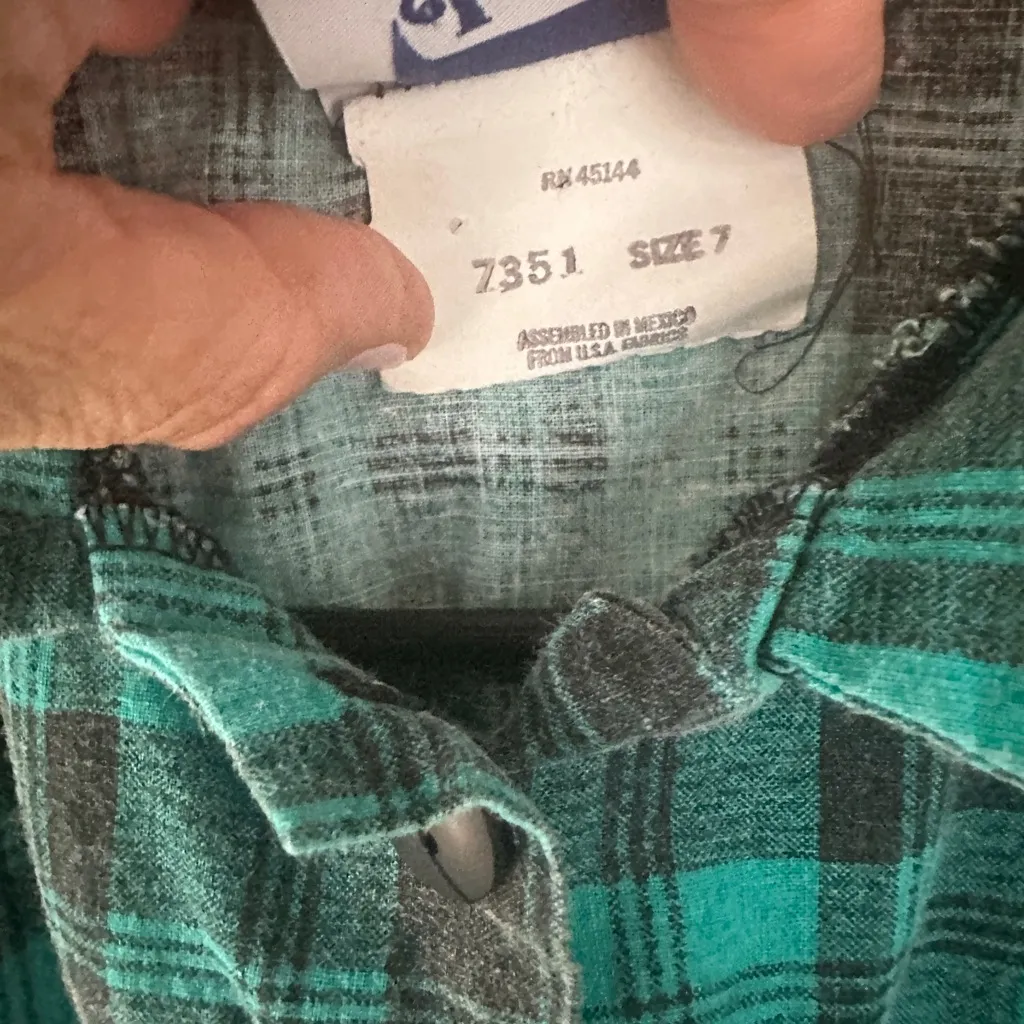 Veg 90s Jackie O! Plaid Cropped Button - Image 3