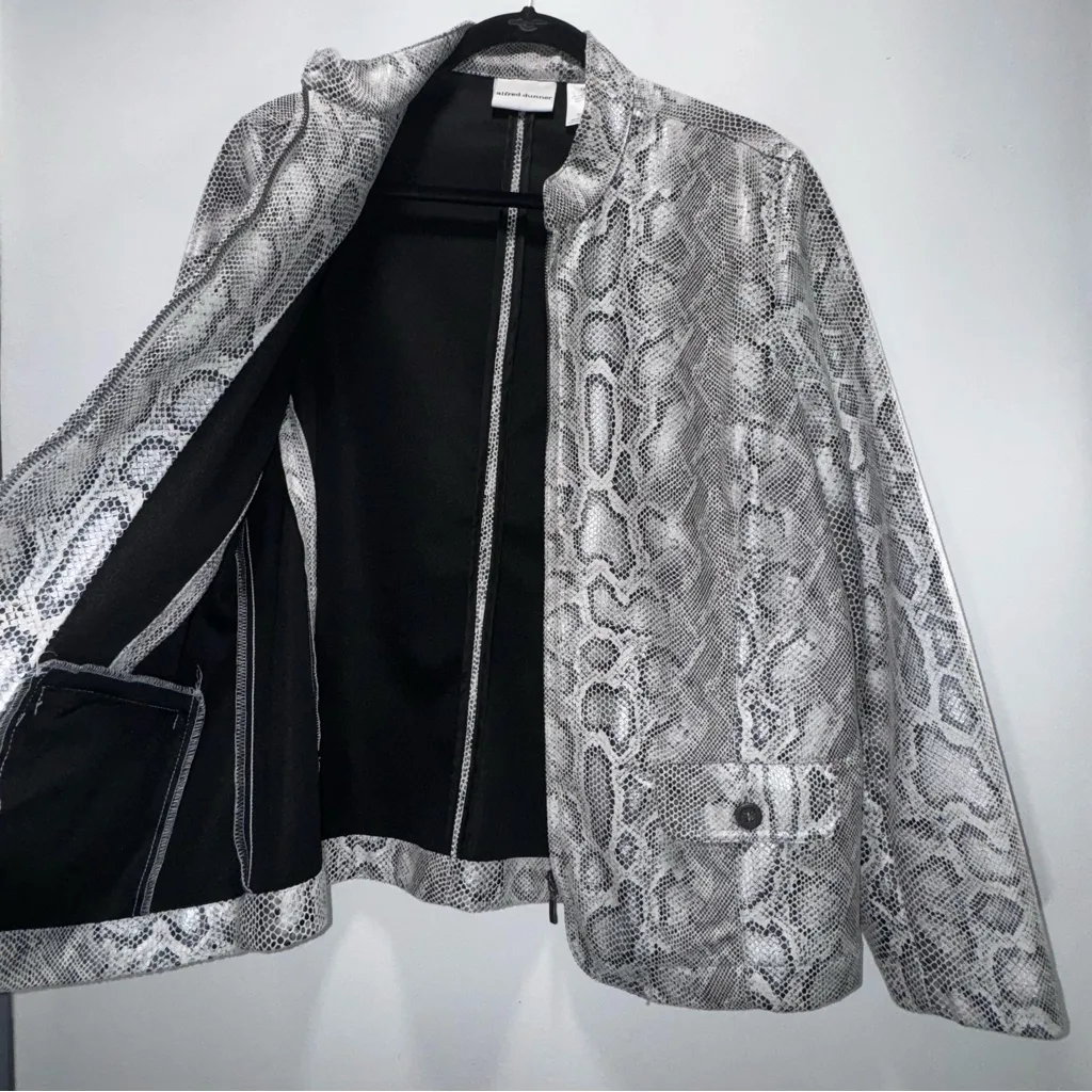 Alfred Dunner‎ Faux Leather Snakeskin Fashion Jacket Silver/Gray/White Size 16 - Image 4