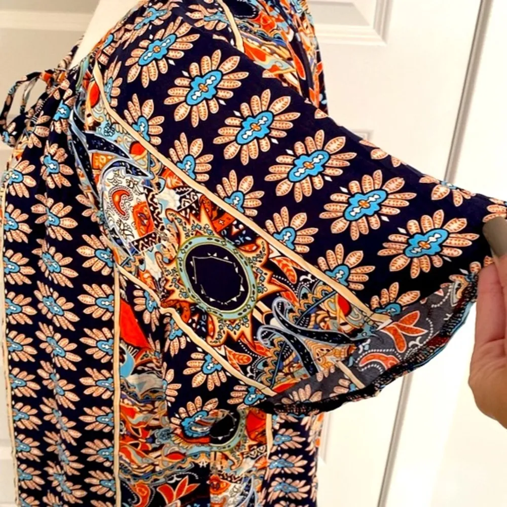 Angashion| Navy/burnt orange print short sleeve scoop neck top with tie accent. - Image 4