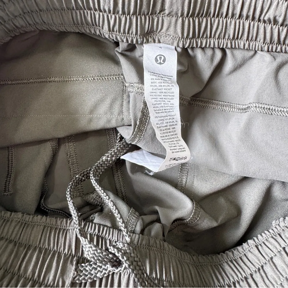 Lululemon Lightweight High-Rise Hiking Short 4" - Image 15