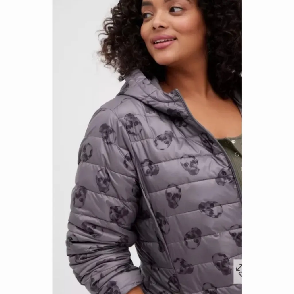 Torrid Packable Puffer Hooded Jacket In Grey With Skull Pattern - Image 4