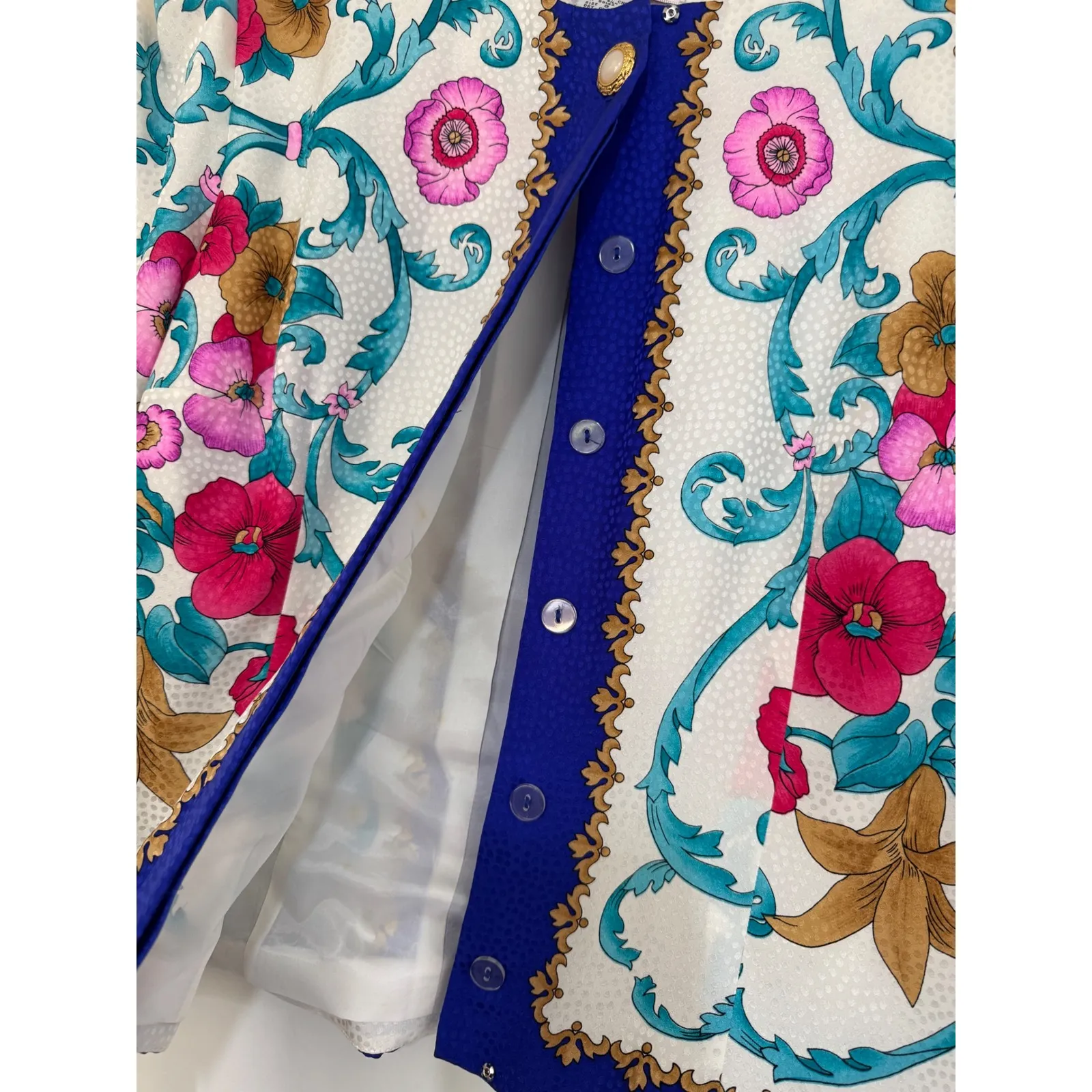Maggy London Floral Print‎ Silk Button Up Top Ivory Blue Size 8 Vintage - Image 4