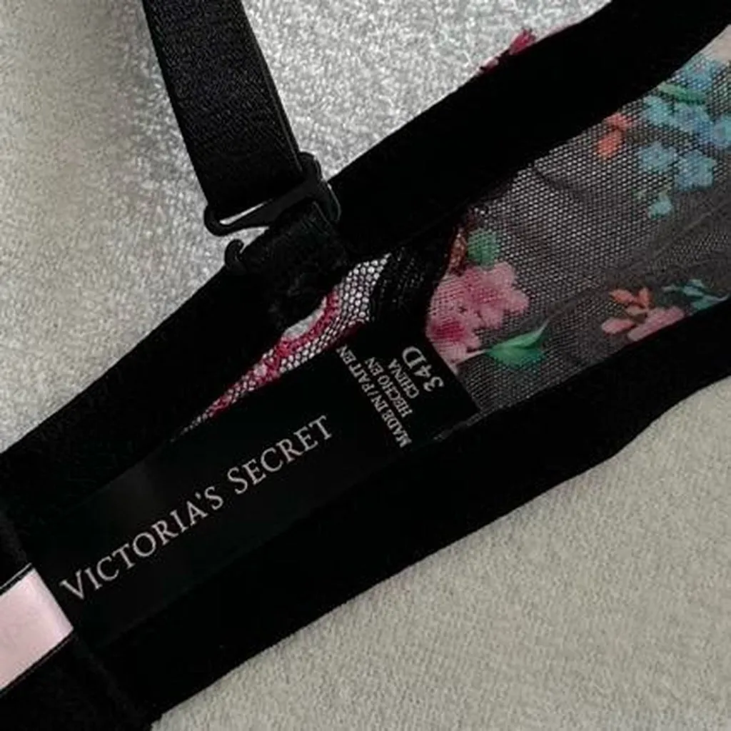 Victoria's Secret Black and Pink Lace Bra 2011 - Image 6