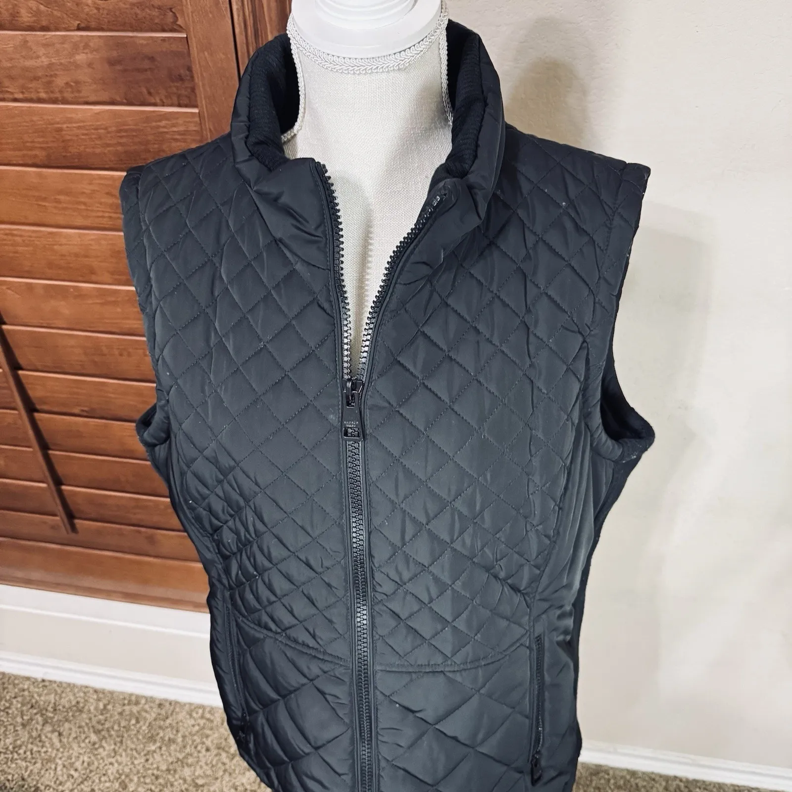 Andrew Marc Vest Womens XL Quilted Pockets Full Zip Black Puffer - Image 2