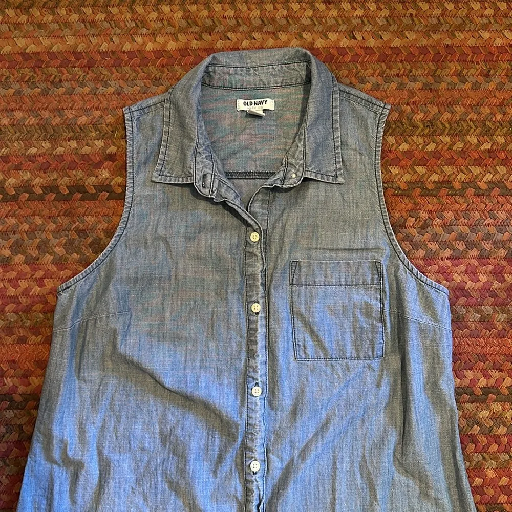OLD NAVY DENIM SLEEVELESS COLLARED BUTTON UP SHIRT DRESS - Image 3