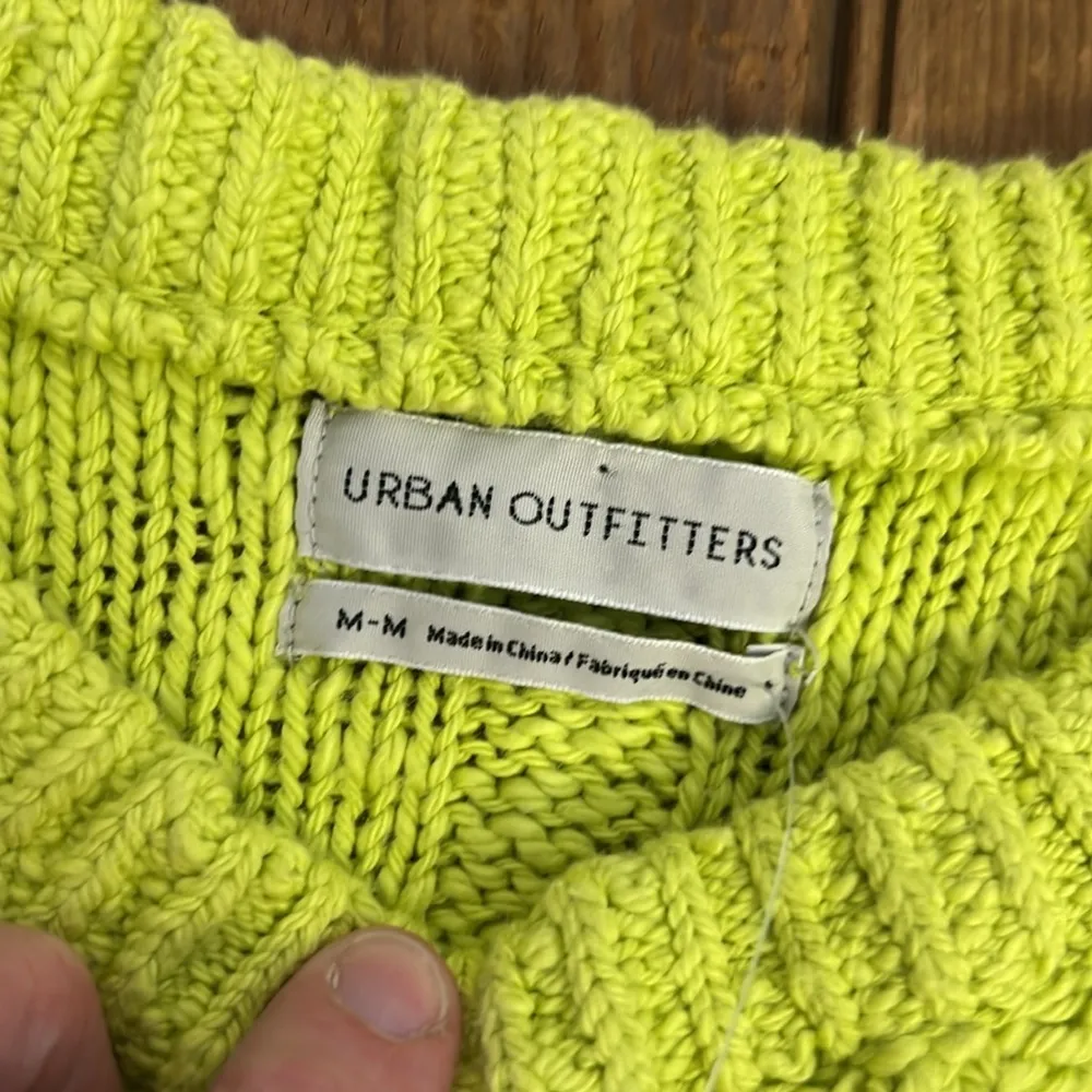 Women’s Urban Outfitters cropped cotton crew neck sweater NWT lime green - Image 2