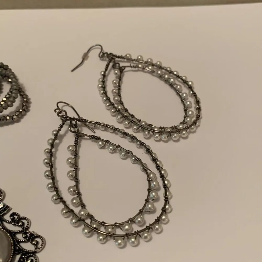 Lot Of 3 Women's Costume Earrings Pierced Dangle •• Beaded, Faux Pearl, Etc - Image 7