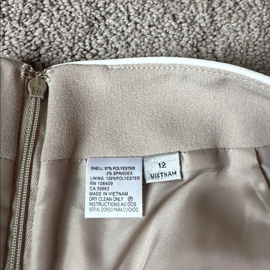 Tahari Arthur S. Levine Beige Two Piece Suit Blazer/Skirt Set SIZE 12 Tan - Image 10