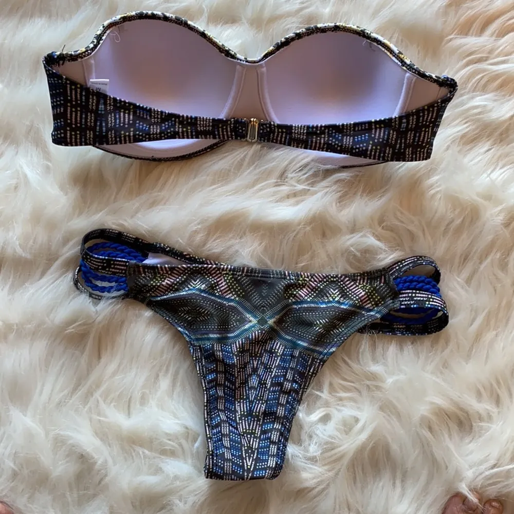 Blue & Black Patterned Underwire Bikini Size Medium - Image 5