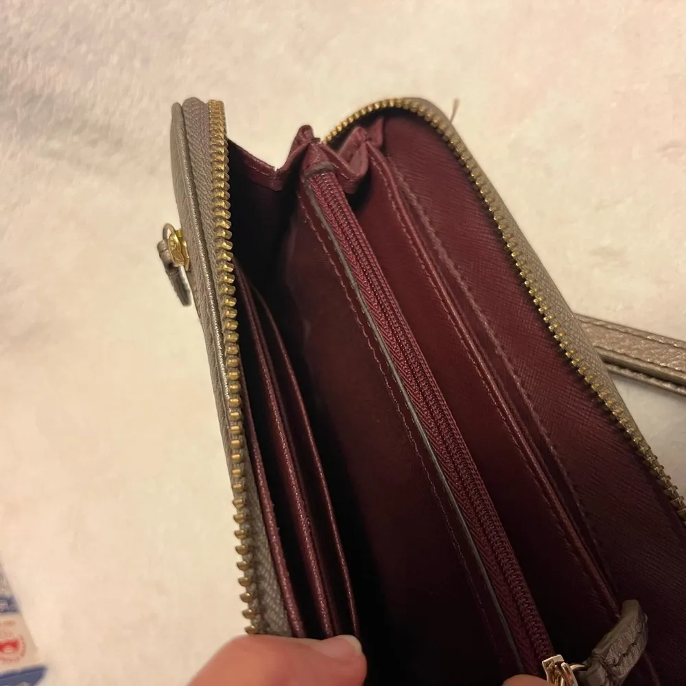 Fossil Gold Metallic Leather Zip Around Wallet Wristlet with Strap - Image 8