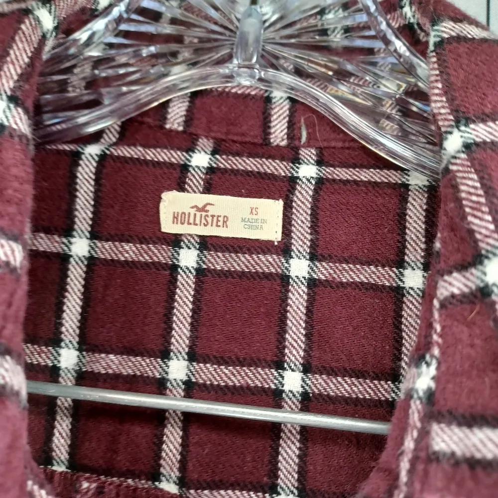 Hollister Women's Burgundy Plaid Casual Flannel Shirt - Image 2