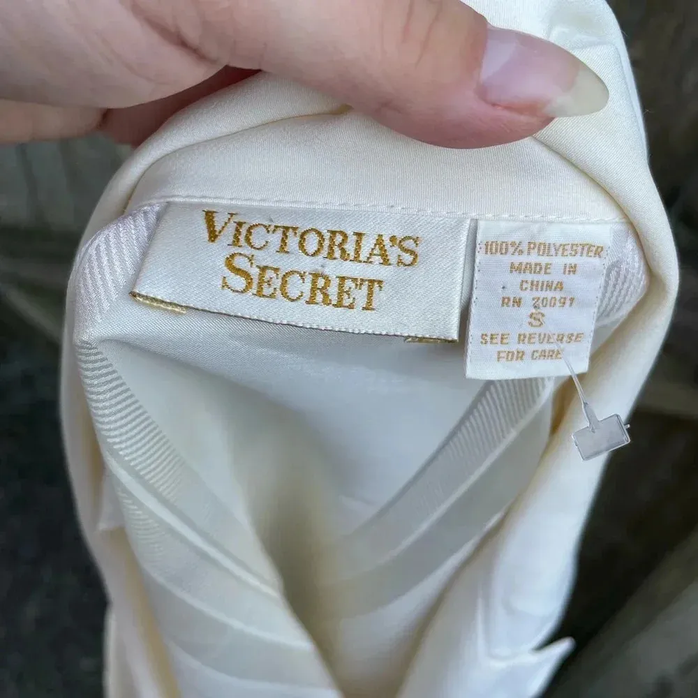 VICTORIAS SECRET GOLD LABEL VINTAGE CREAM PAJAMA TOP - Image 3