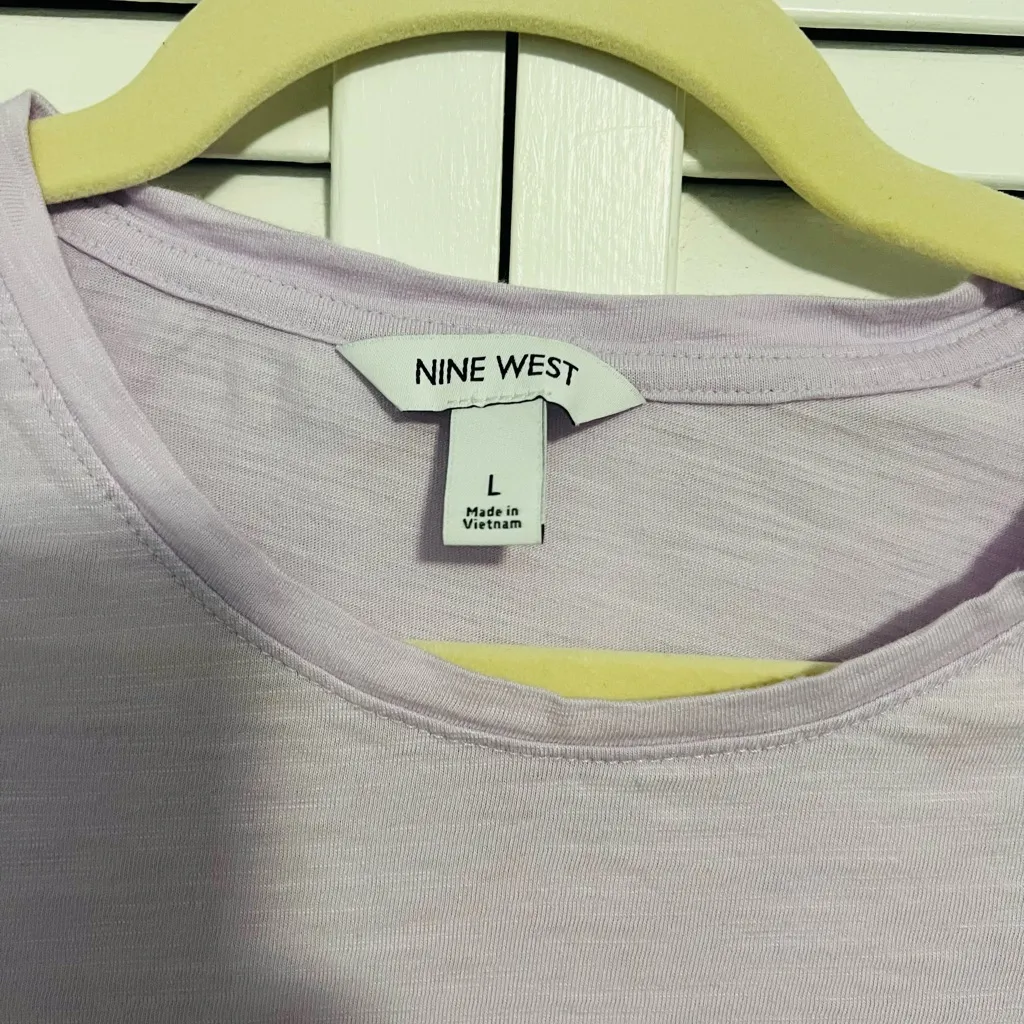 Nine West lavender short sleeve top
Size large - Image 3