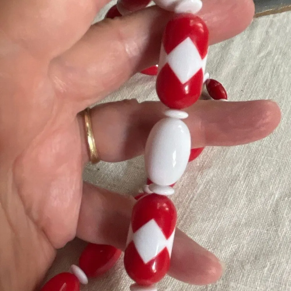 Vintage red & white chunky 80’s beaded necklace. Red - Image 5