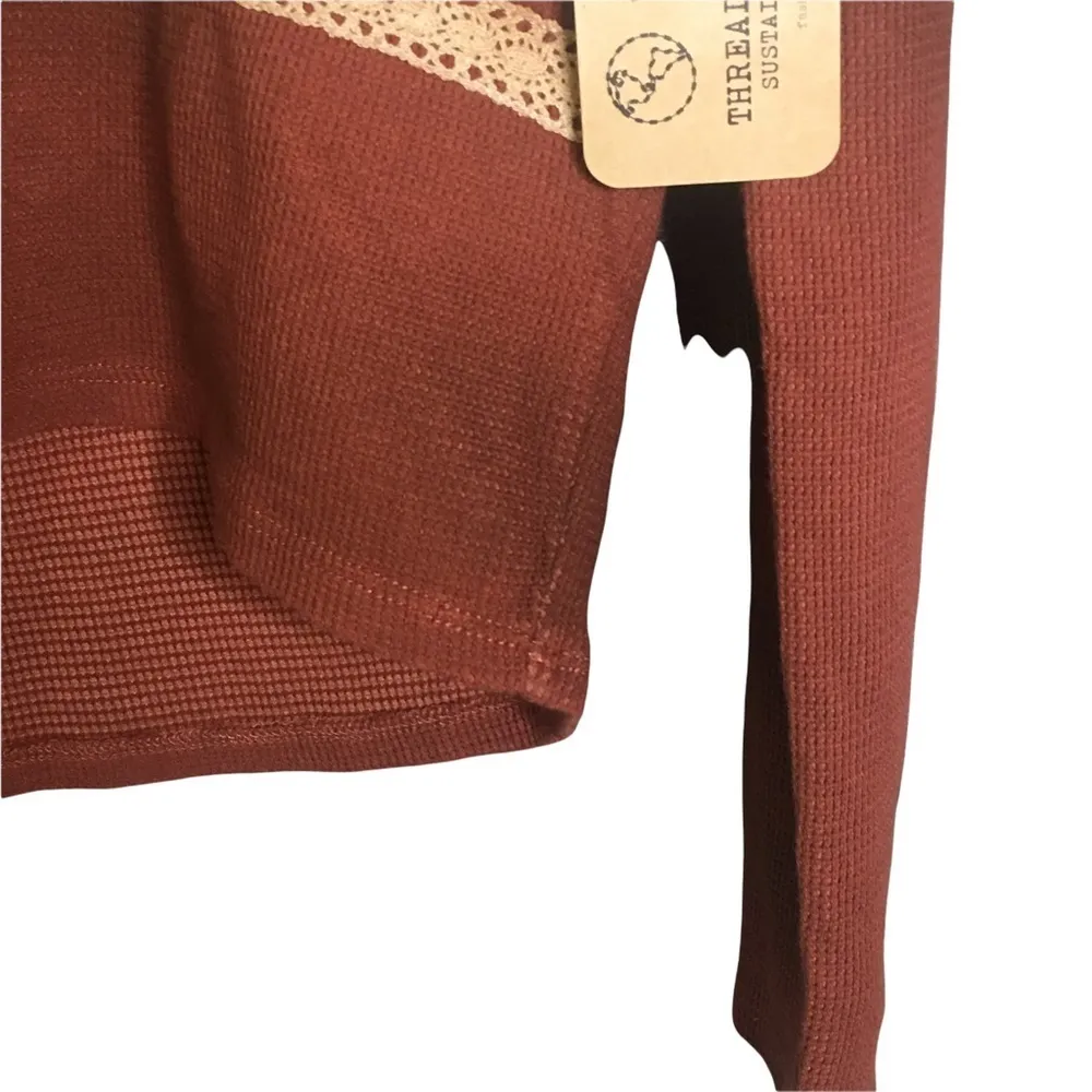 UO Out From Under rust waffle knit crop shirt lace detail small new - Image 4
