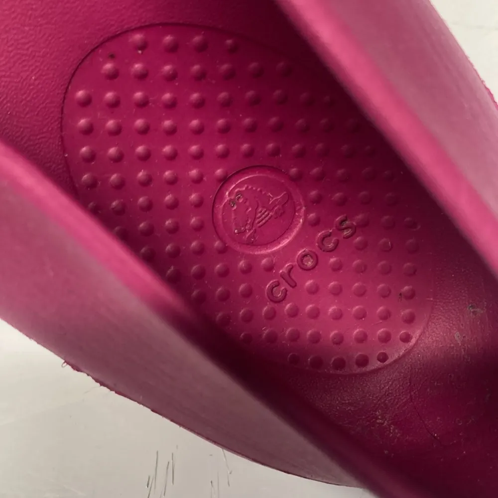 Crocs Women’s Size 10 Slip On Comfort Shoes Pink/Blue Horse Bit Chain Design - Image 6