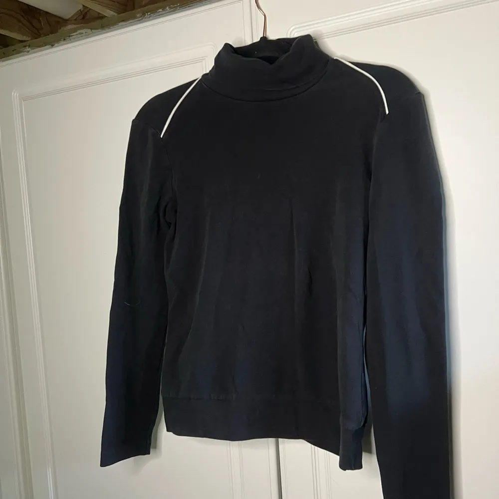 Y2K Gap Turtleneck Long Sleeve - Image 3