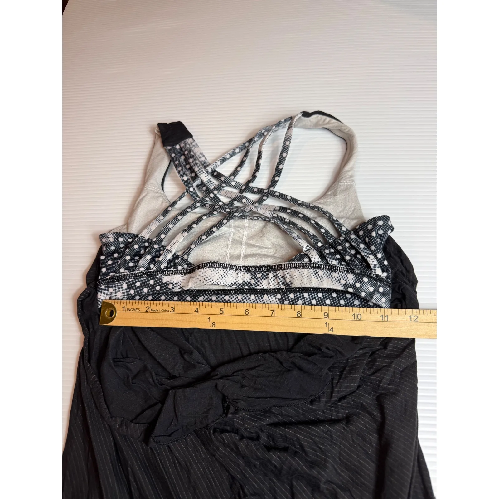 Lululemon Workout Tank Top Black‎ Striped Built In Bra Size 4 Criss Cross Back - Image 4