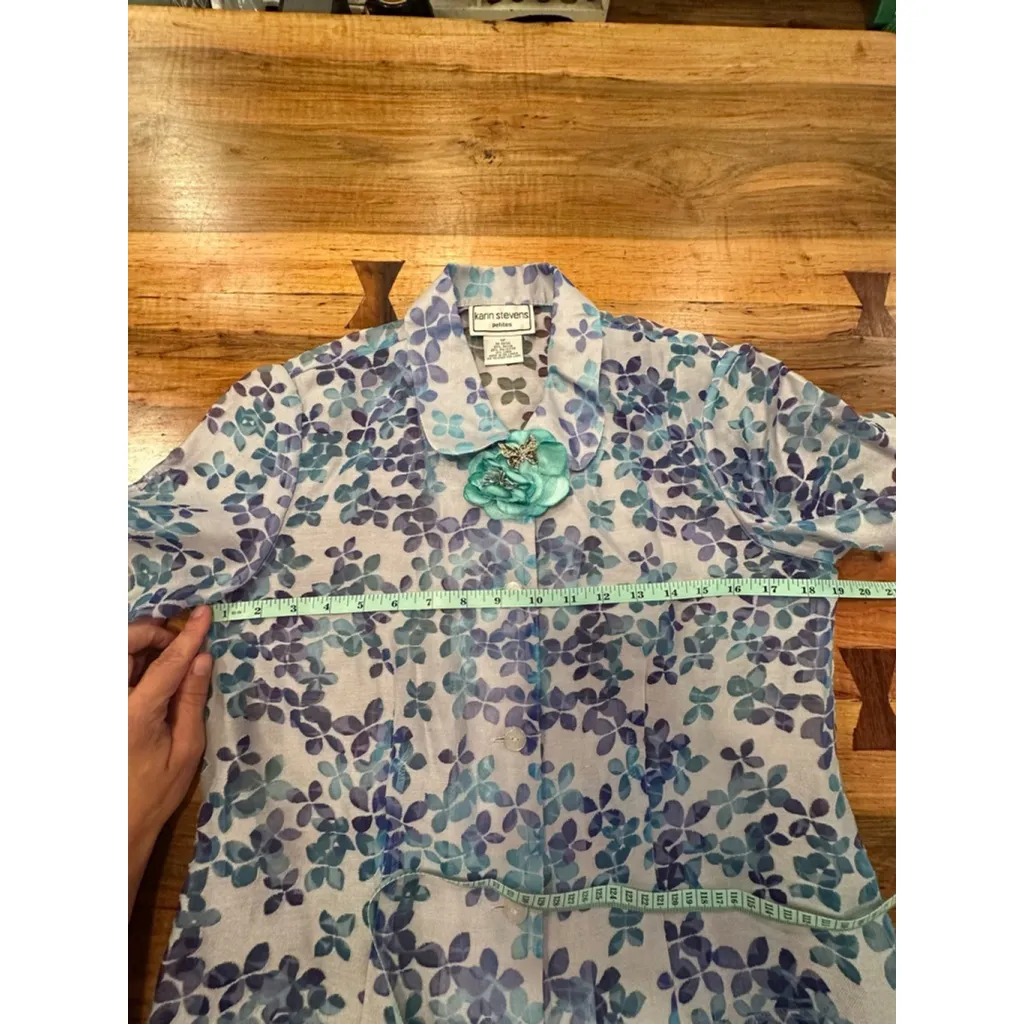 Women's Karin Stevens Petite Blouse 10P Blue White Floral - Image 6