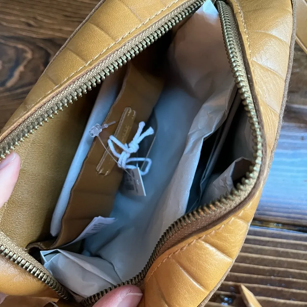 NWT Madewell quilted leather crossbody bag - Image 4