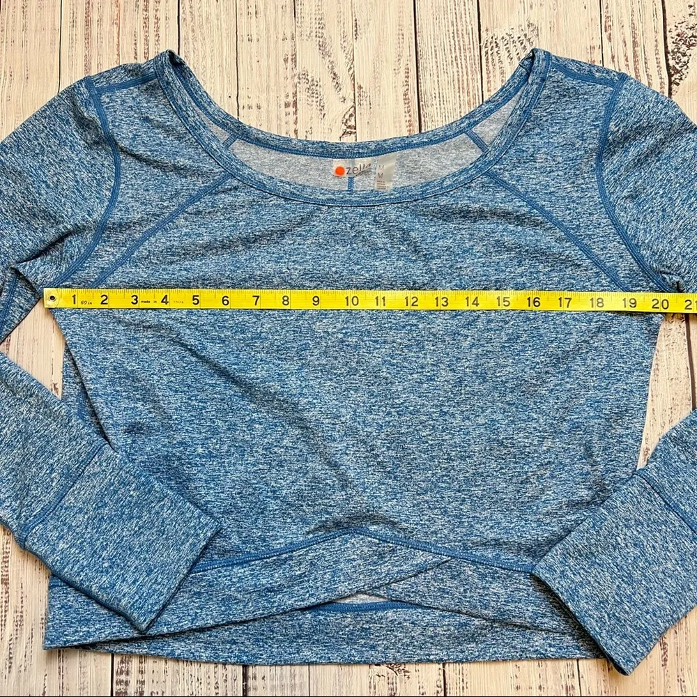 Zella Wide Neck Long Sleeve Fleeced Lined Crop Top. Size Medium. - Image 7