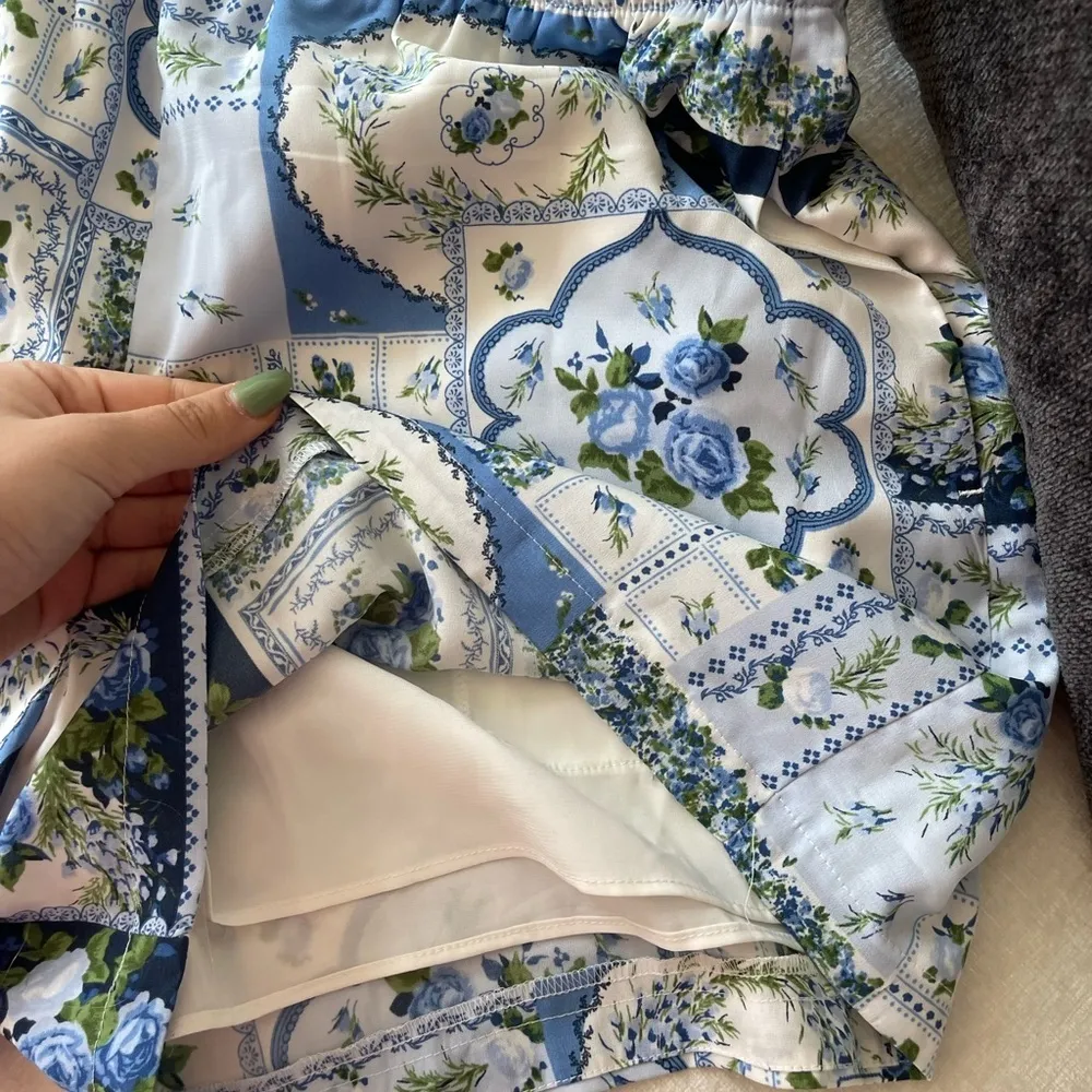 Abercombie Faux Silk Shorts Printed Blue - Image 4