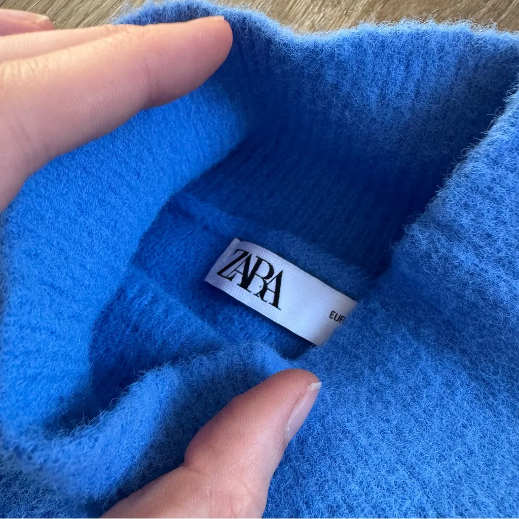 Zara Mock Neck Cropped Blue Sweater - Image 4
