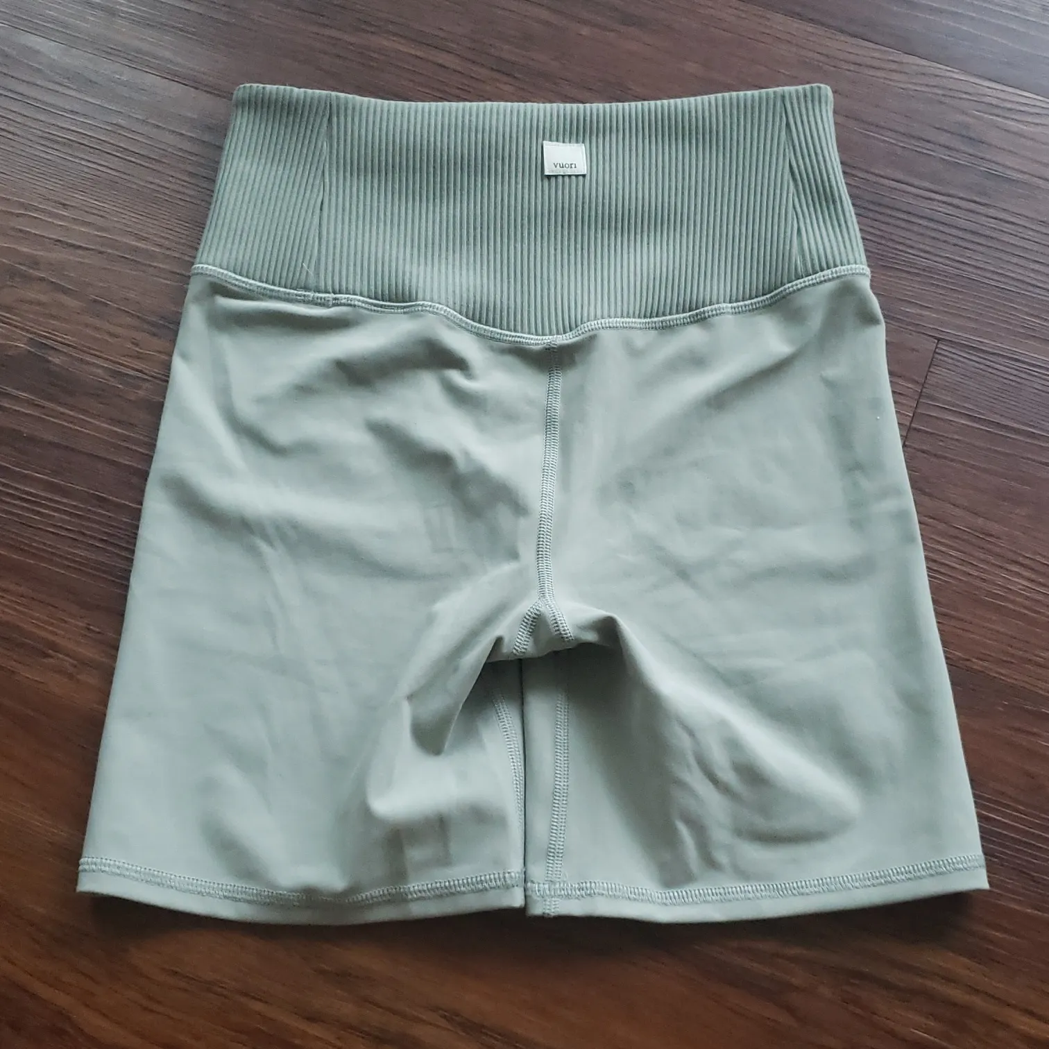 Vuori Women's Sage Chic Feminine Athleisure Trendy High-Waisted Shorts Size S - Image 7