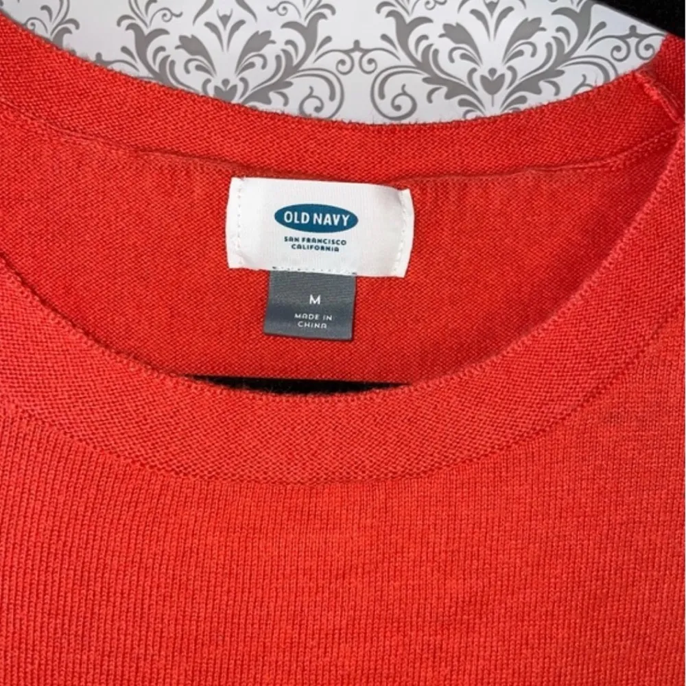 Women's Crew Neck Embroidered "Feel the Love" Sweater Medium top shirt - Image 5