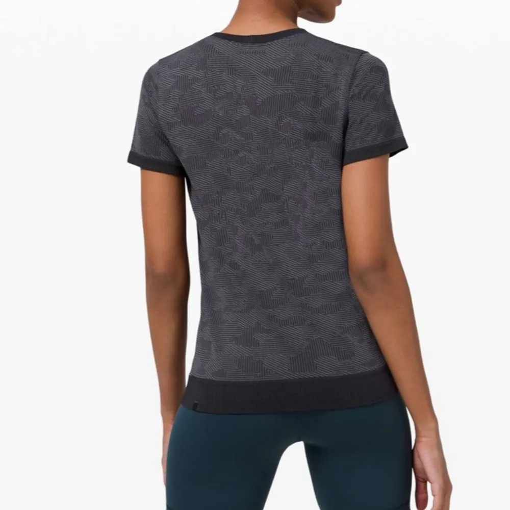Lululemon Swiftly Breathe Short Sleeve Camo
Vented Camo Black / Asphalt Grey - Image 2