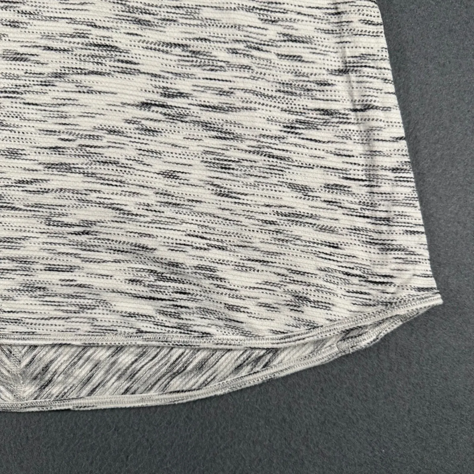 Lululemon Tank Top Womens 6* Racerback White Gray Striped Athletic Workout Gym - Image 4