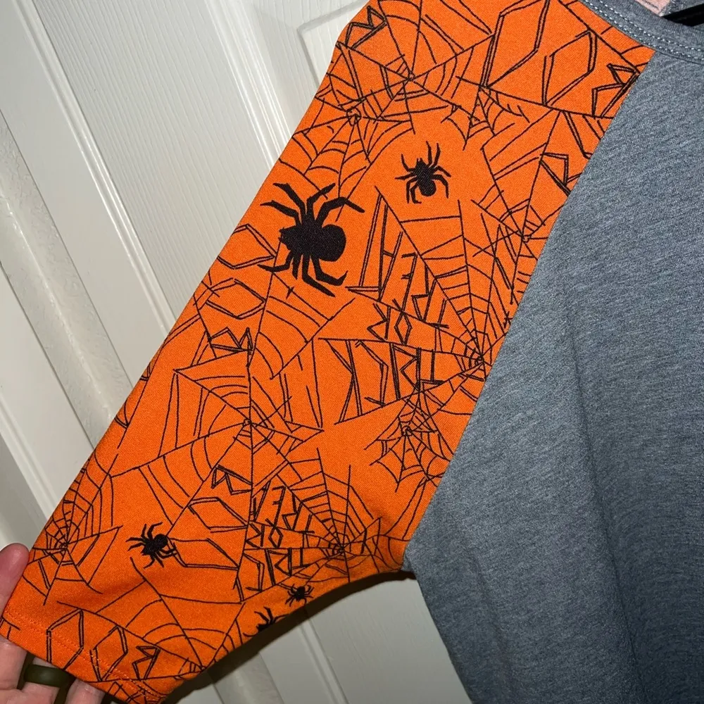 Lularoe Halloween Irma T-Shirt Size XS Spiders Spiderwebs Orange Black Tunic Top - Image 3