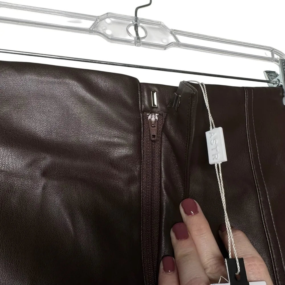 NWT ASTR THE LABEL Veruca Faux Leather Mini Skirt Chocolate Brown Vegan Medium M - Image 5