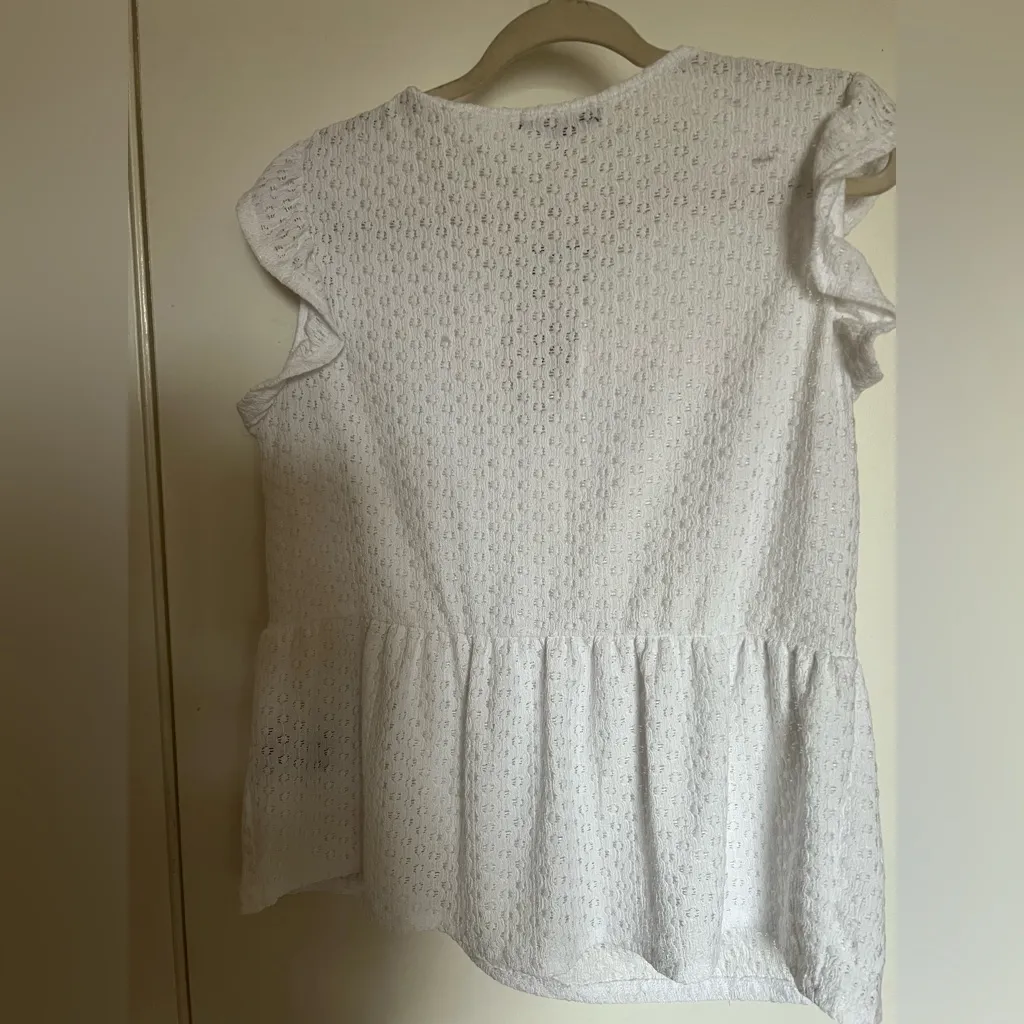 Steve Madden White Eyelet Blouse with Ruffle Sleeves Size Large NWT - Image 5