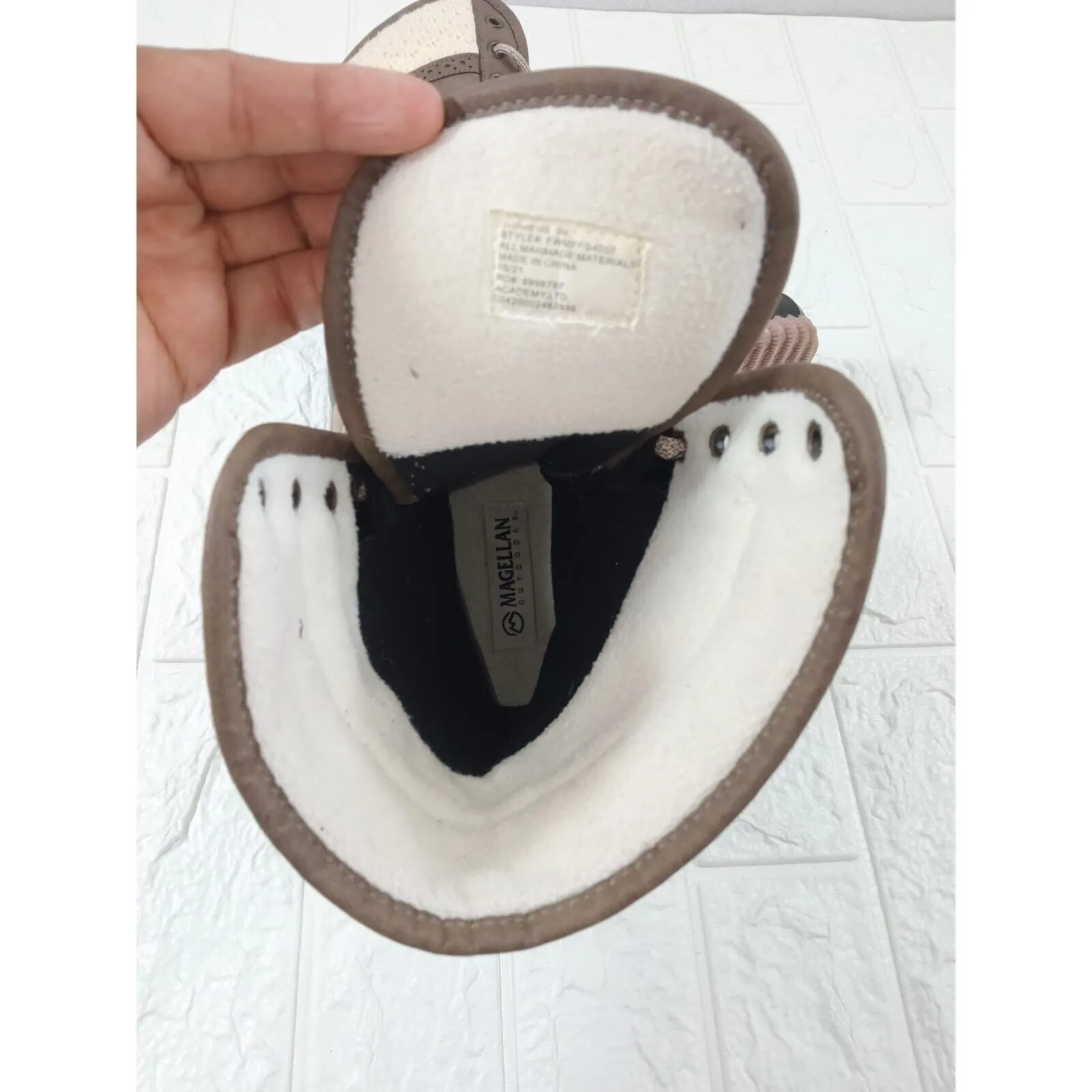 Magellan Outdoors Women's Sweater Collar Duck Boots Size 5B EUC - Image 7