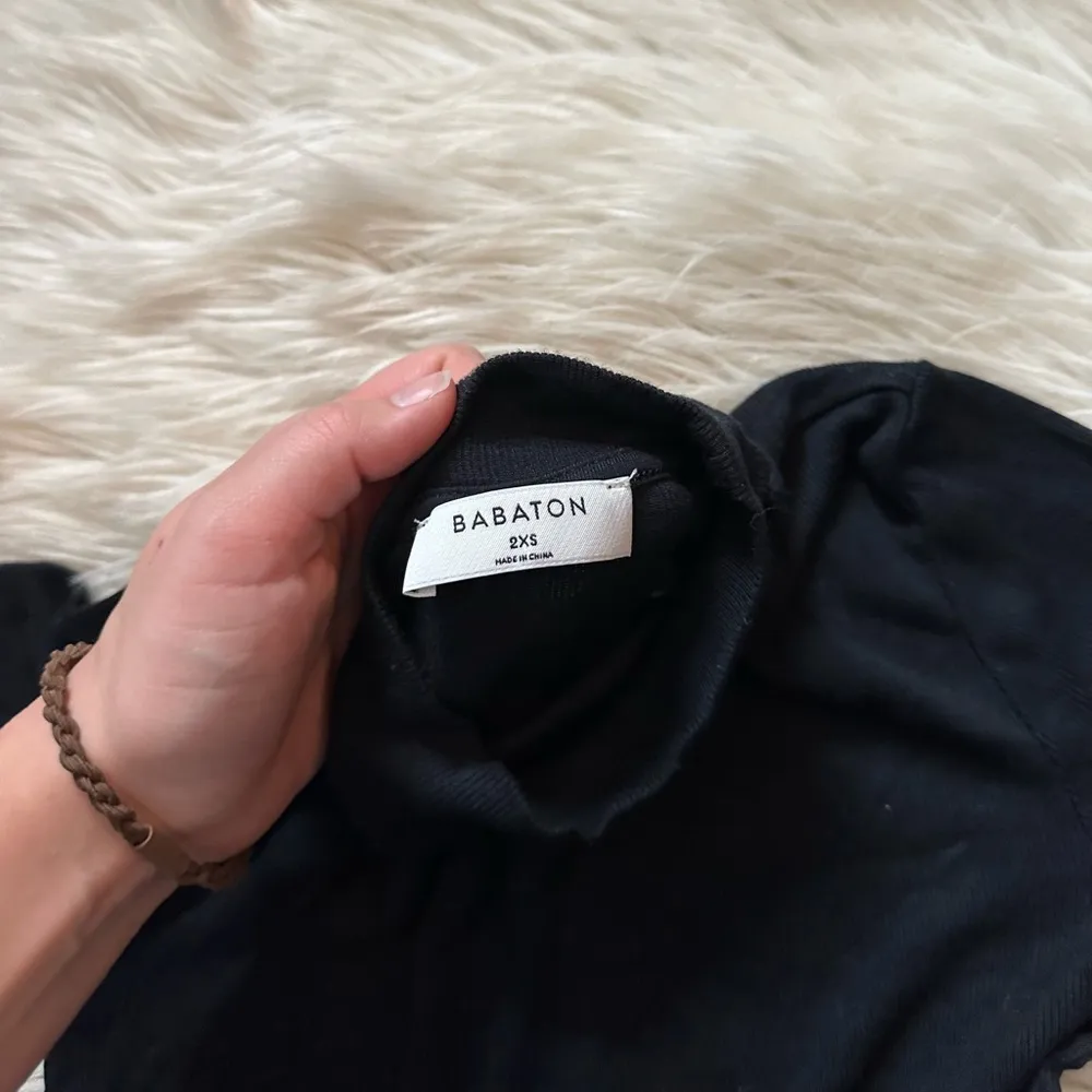 ARITZIA Babaton Gonzalo Hip T-Shirt - Image 4