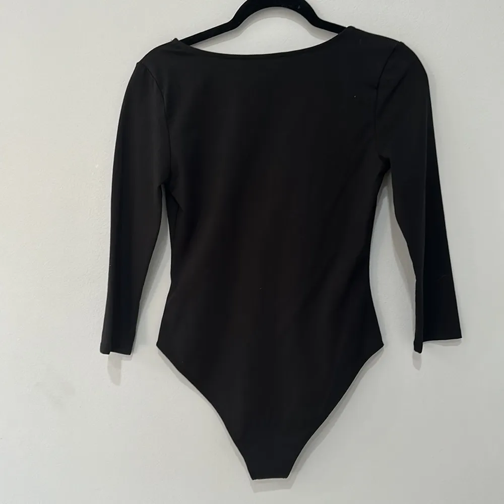 NWT Forever 21 Knit 3/4 Sleeve Bodysuit Black Scoop-Neck Sz M - Image 8
