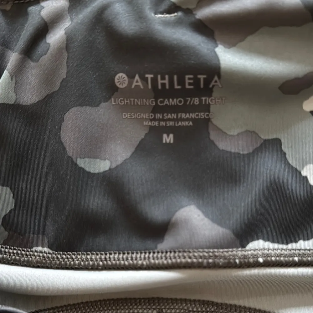 Athleta lightening camo Leggings in shades of green - Image 2