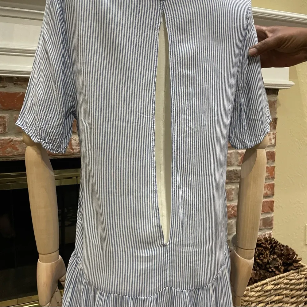 Caramela light blue and white pinstriped peplum blouse w/keyhole back / L / EUC - Image 5